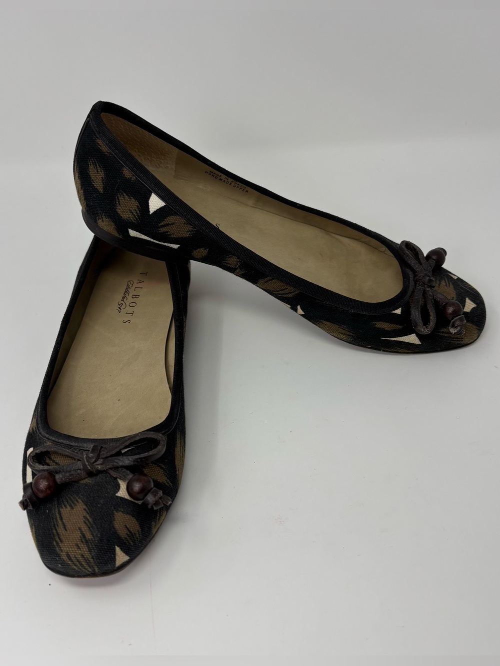 Talbots Women 8.5 B Ikat Fabric Ballet Flats Bow Wooden Beads Made in Brazil